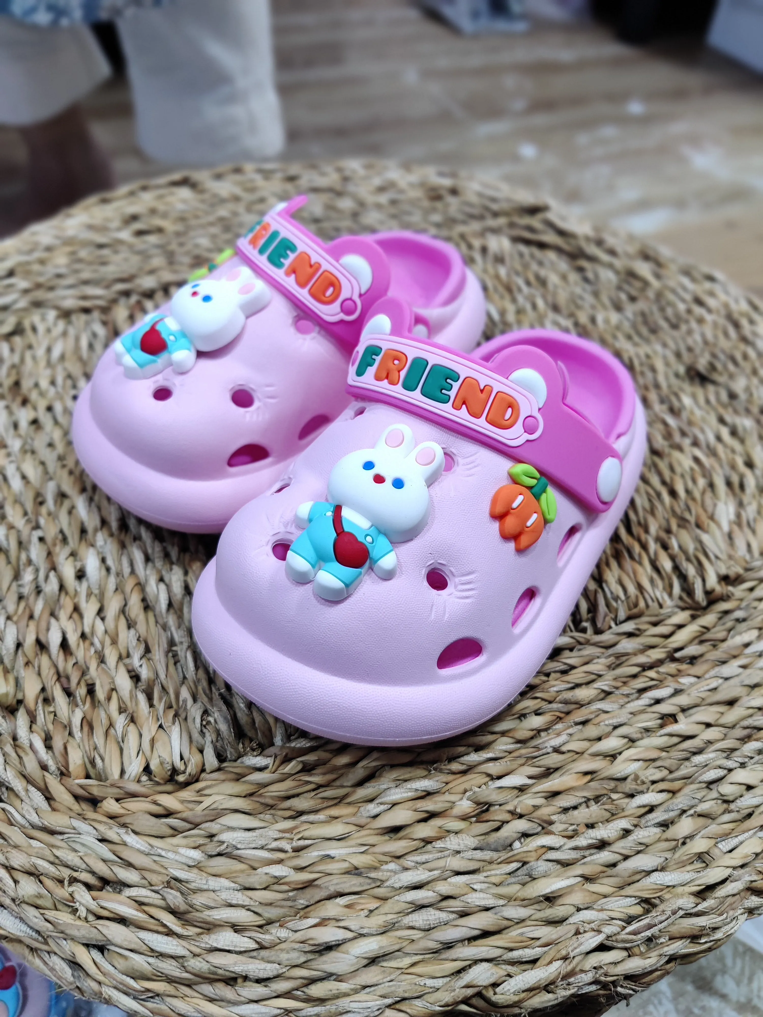 BUNNY CARROT CLOGS - PINK