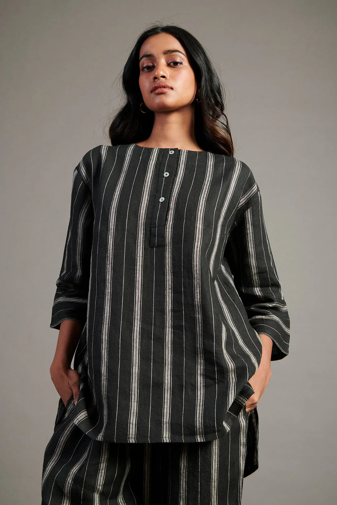 Dhaari Linen Short Kurta