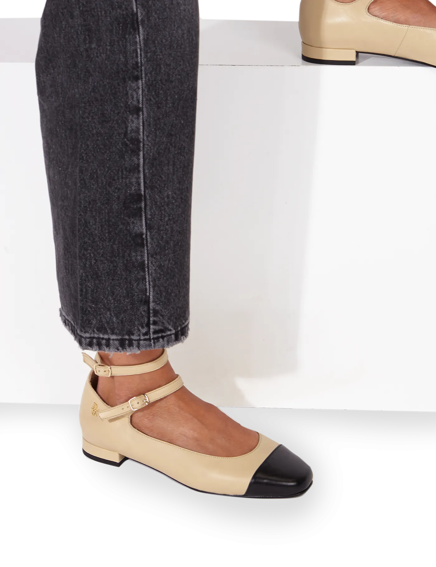 Mary Jane Daphne Cream & Black