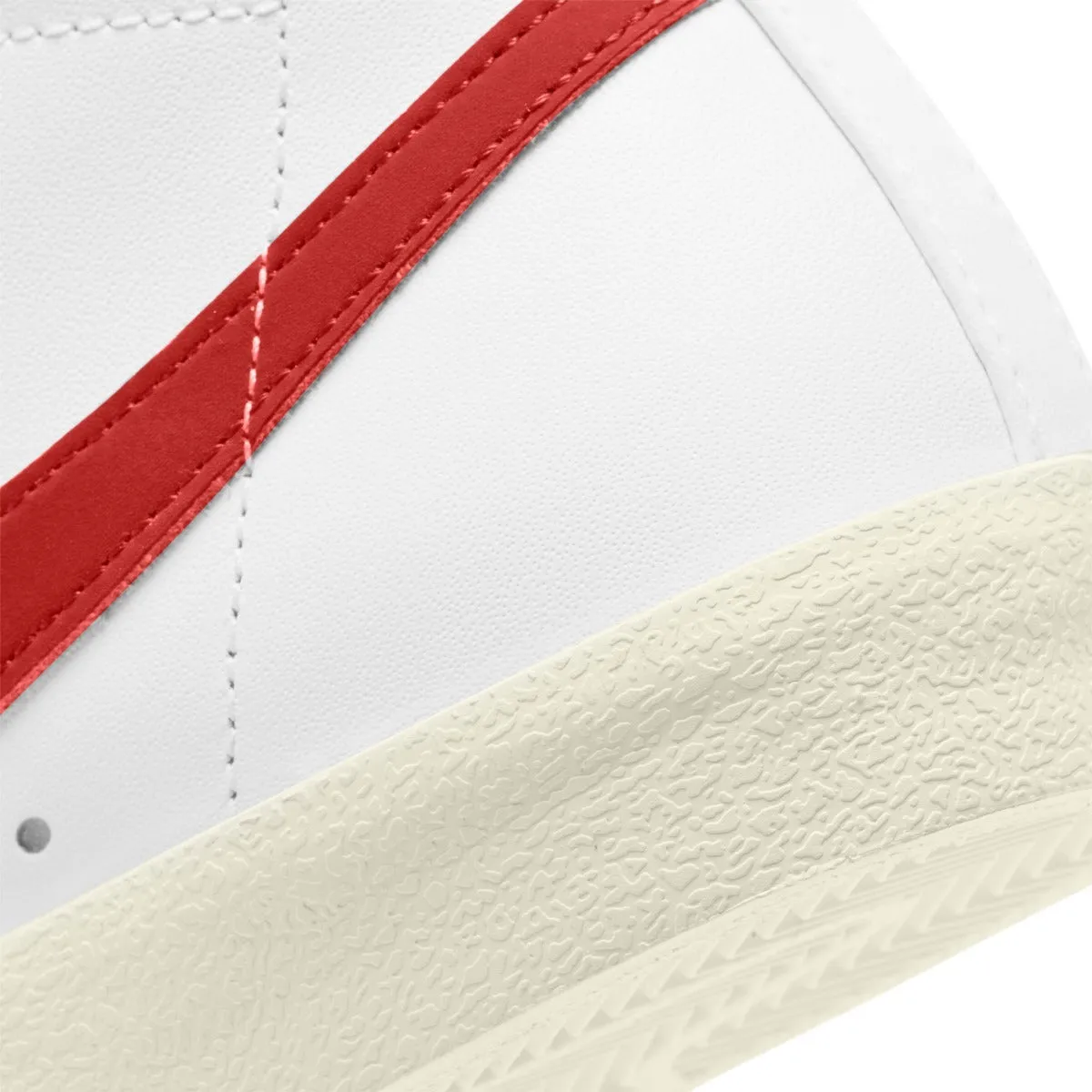 Nike Blazer Mid Vintage '77 Rouge
