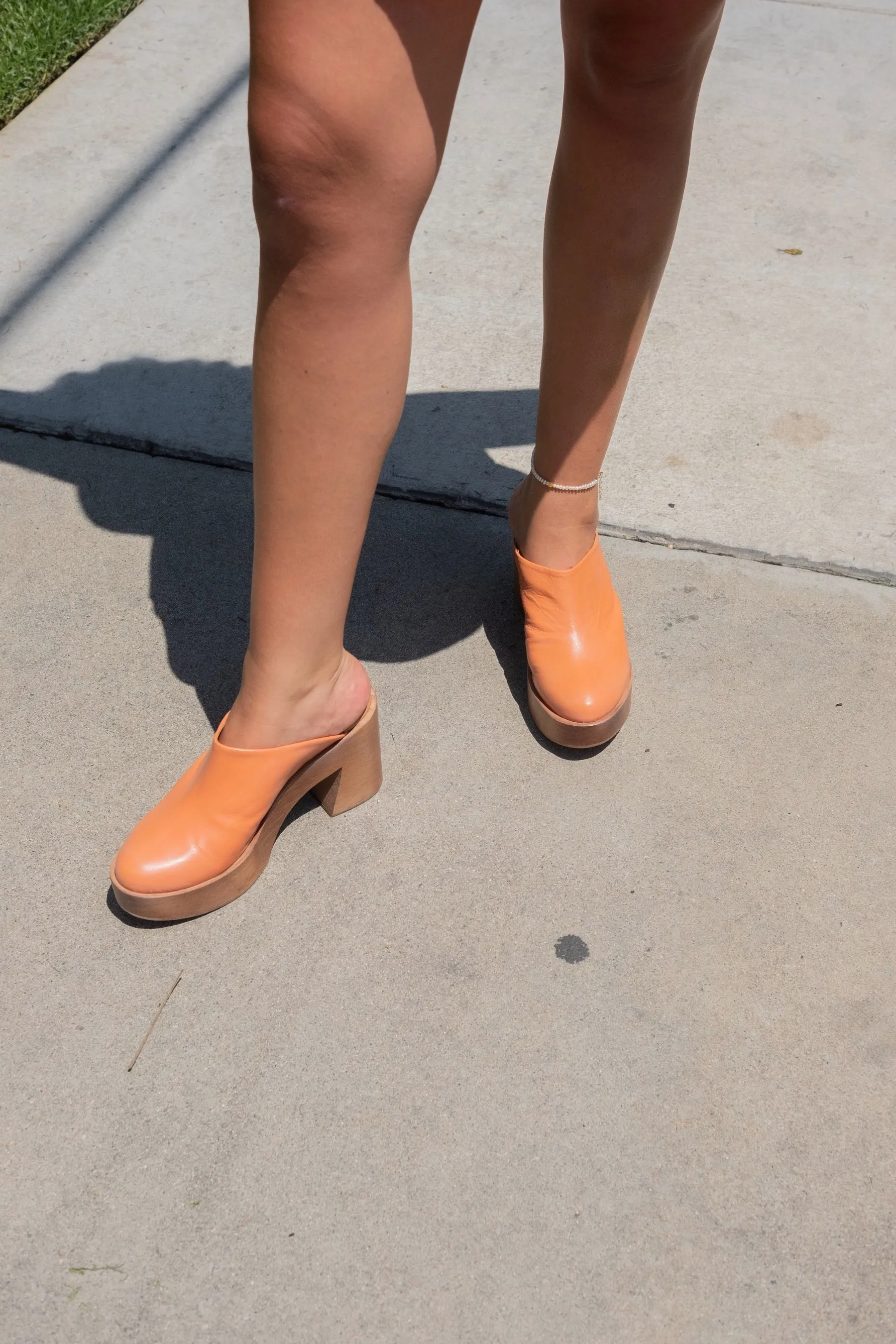 Peachy Tan Suki Platfrom Clog