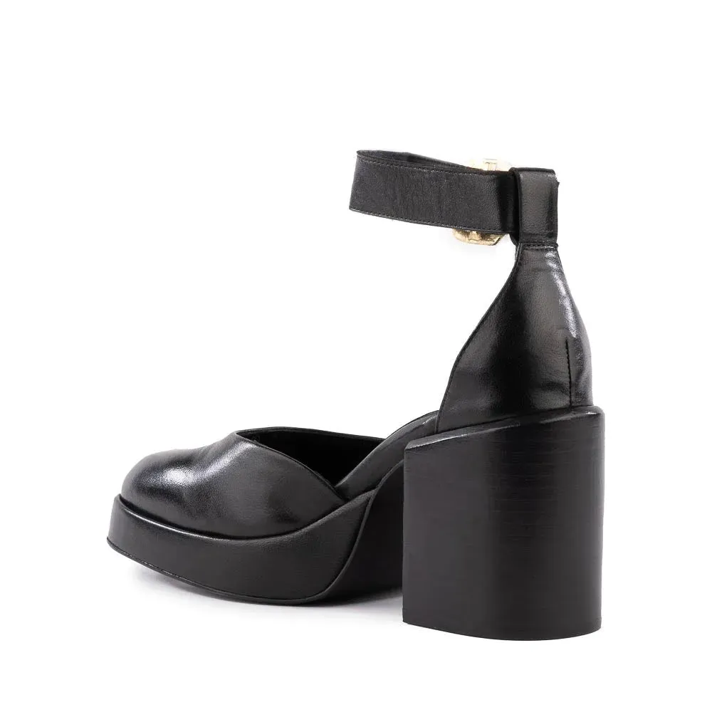 Seychelles Gleaming Heel in Black Leather